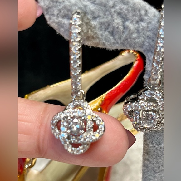 Dangle drop rhinestone earring -clover look NWOT - Picture 11 of 12